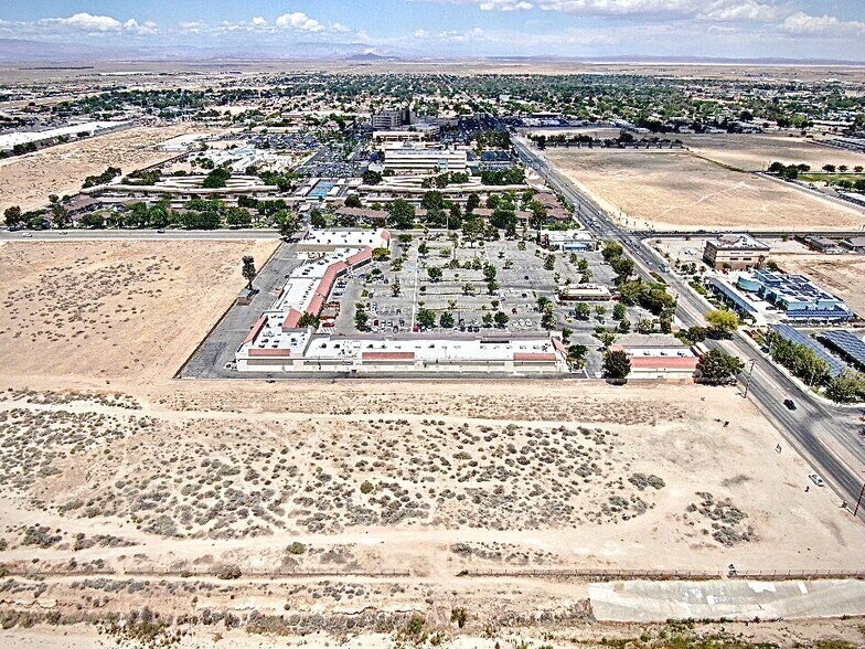 15th St W Avenue J10, Lancaster, CA for sale - Building Photo - Image 2 of 8