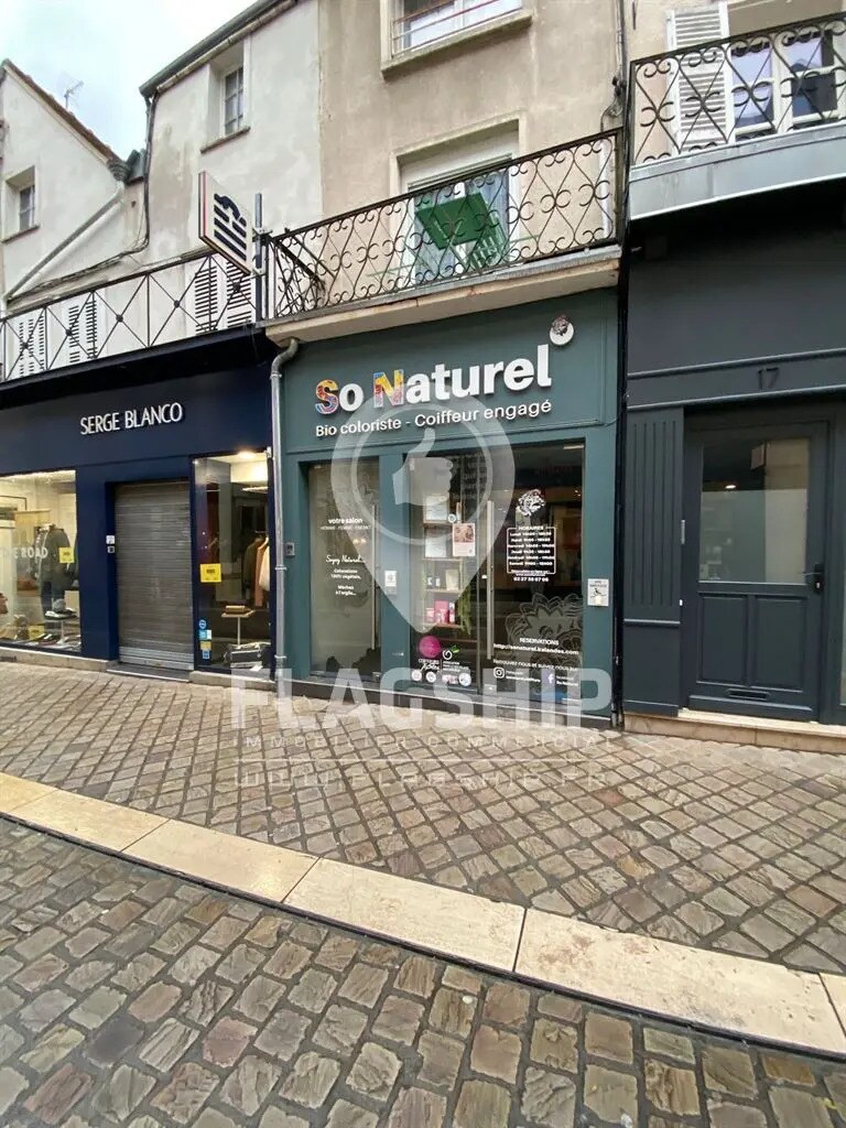 Retail in Chartres for lease Building Photo- Image 1 of 11