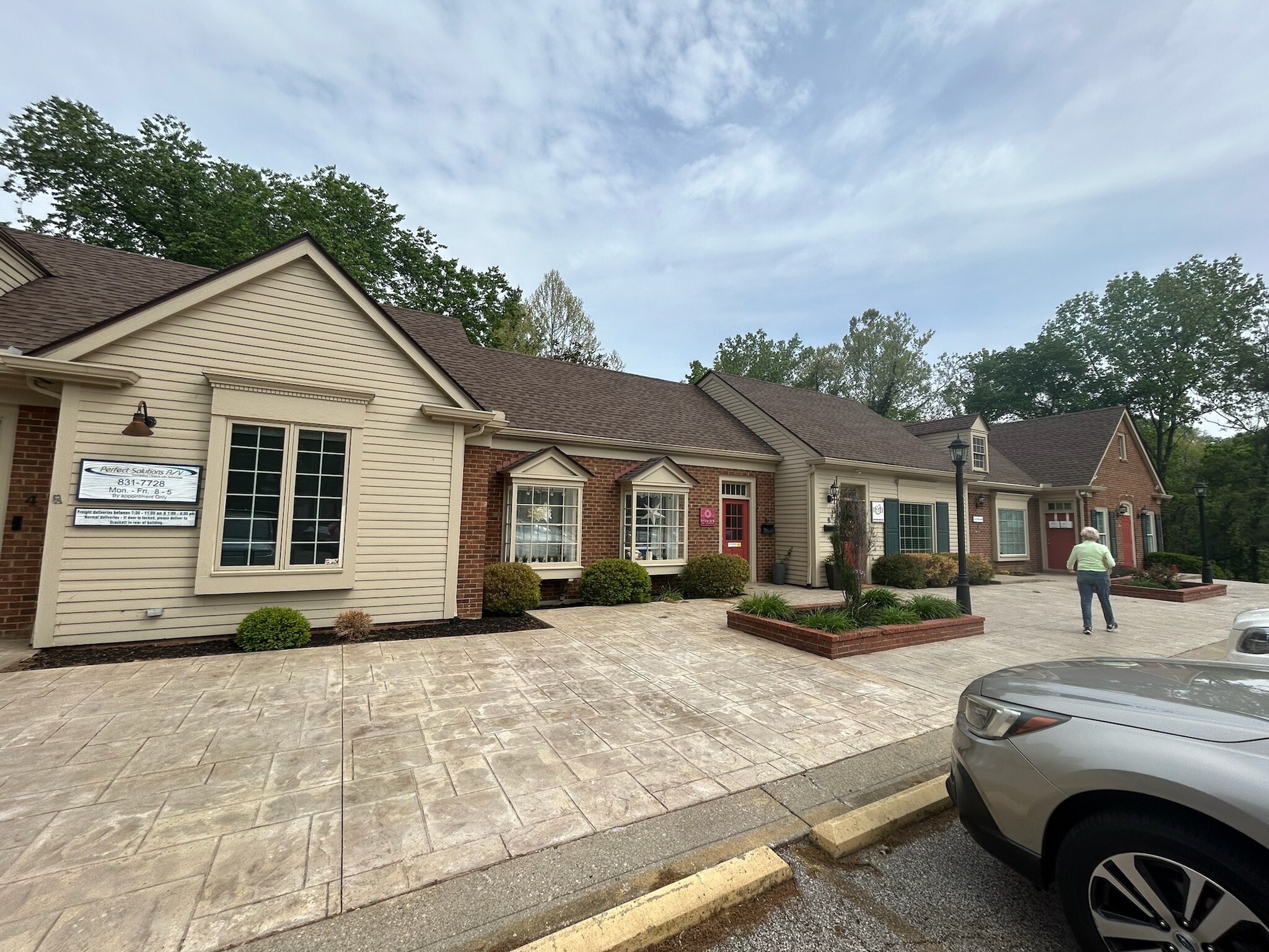 614 Wooster Pike, Terrace Park, OH for lease Primary Photo- Image 1 of 32