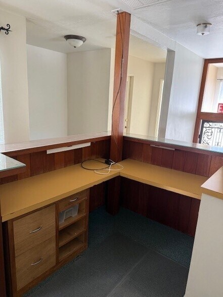 2151 Santa Clara Ave, Alameda, CA à louer - Photo du bâtiment - Image 3 de 10