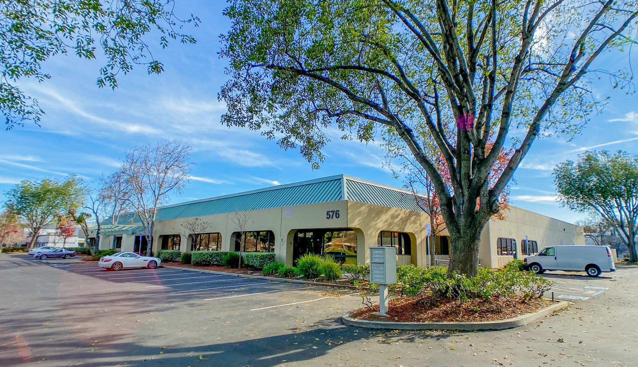 550-576 Sycamore Dr, Milpitas, CA à vendre Photo du bâtiment- Image 1 de 19