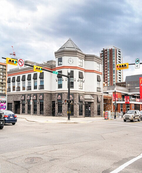 1428 17th Ave SW, Calgary, AB à vendre - Photo du bâtiment - Image 1 de 13
