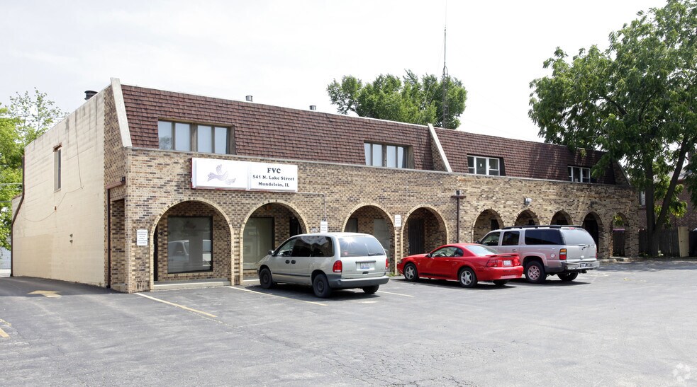 535-541 N Lake St, Mundelein, IL à louer - Photo du bâtiment - Image 3 de 6