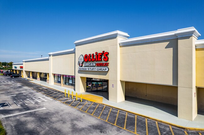 Plus de détails pour 900-944 E SR-436 Rd, Casselberry, FL - Commerce de détail à louer