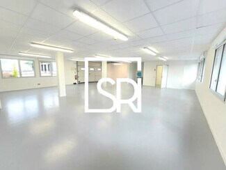 Plus de détails pour Local d'activités à louer