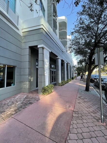 110 Washington Ave, Miami Beach, FL à louer - Photo du bâtiment - Image 3 de 7