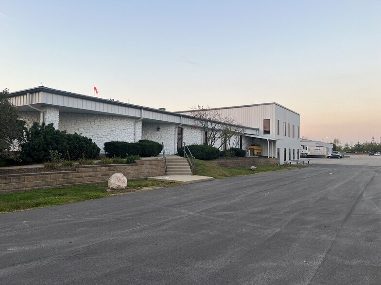 3120 N Post Rd, Indianapolis, IN à vendre - Photo du bâtiment - Image 3 de 8