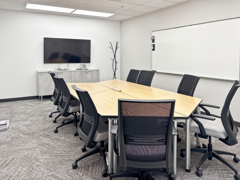 303 congressional Blvd, Carmel, IN for lease - Interior Photo - Image 2 of 17