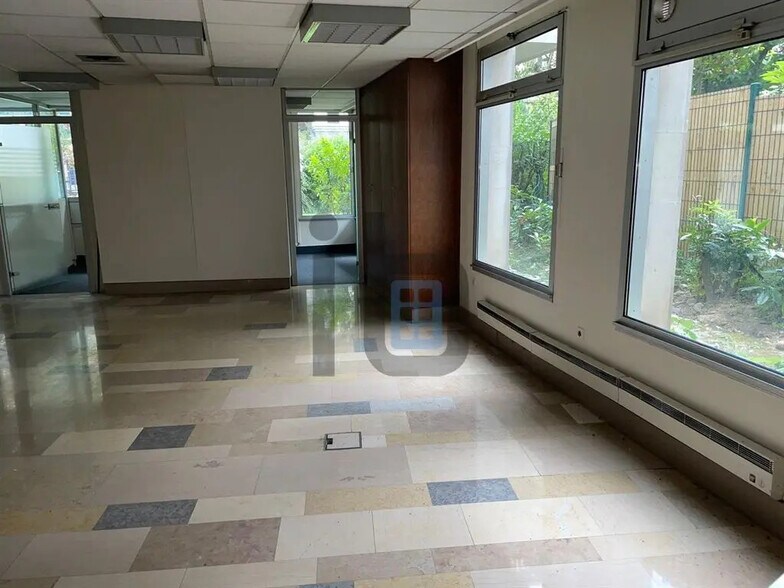 Bureau dans Neuilly-sur-Seine à louer - Photo du bâtiment - Image 1 de 7