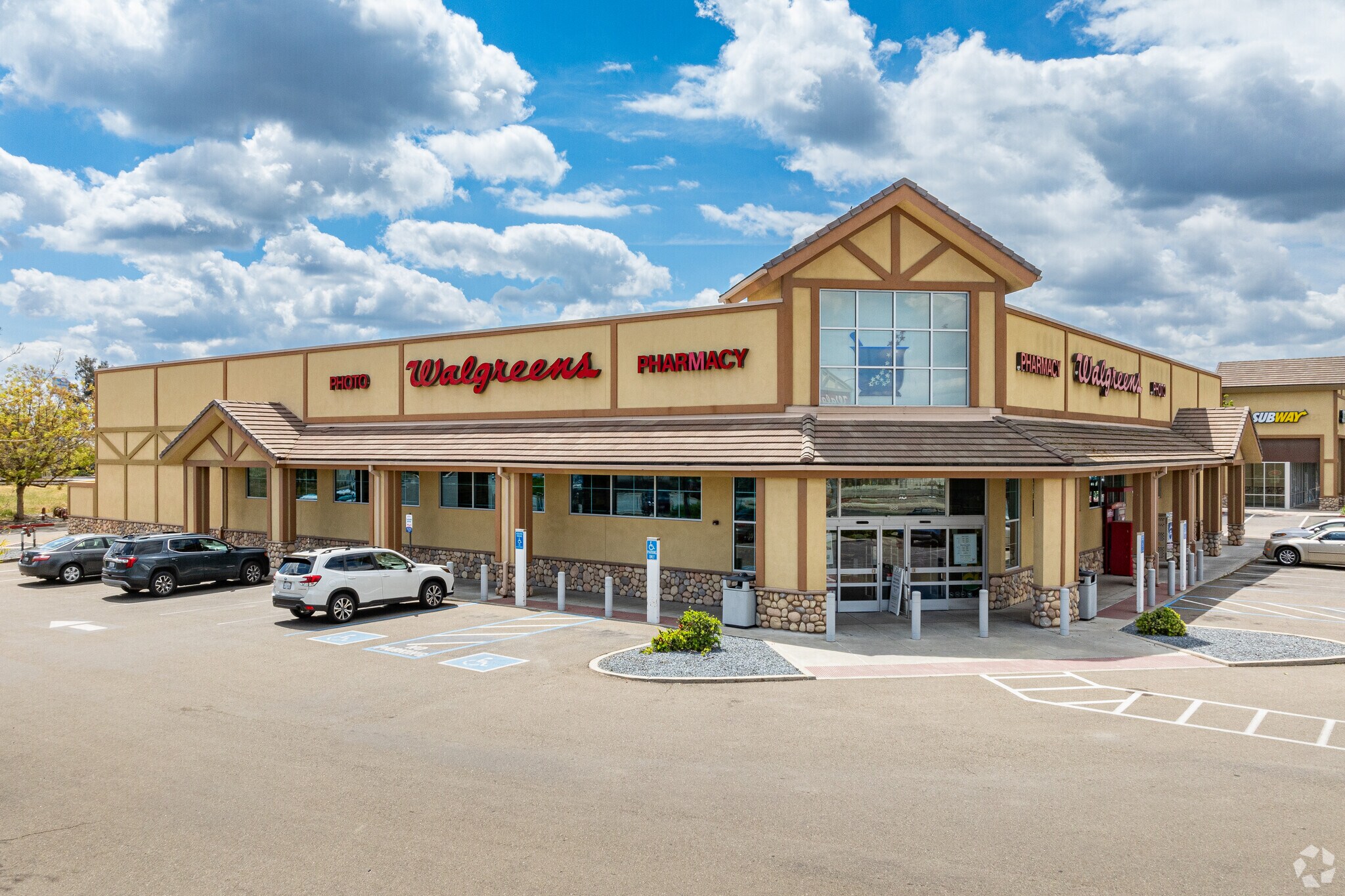 988 Sierra St, Kingsburg, CA for sale Primary Photo- Image 1 of 1