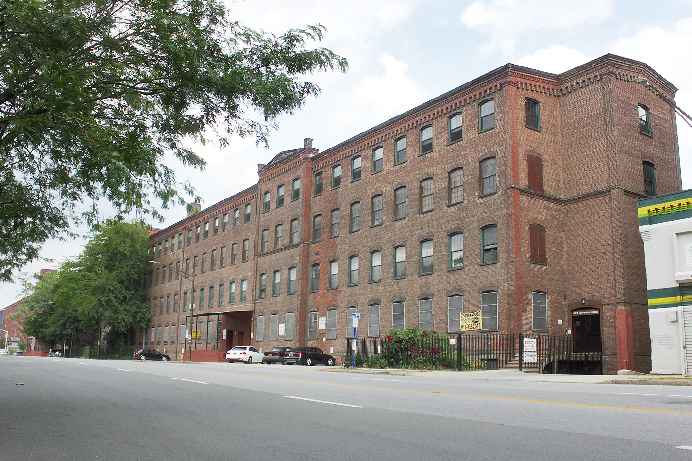 500-530 Nepperhan Ave, Yonkers, NY à vendre Photo du bâtiment- Image 1 de 1