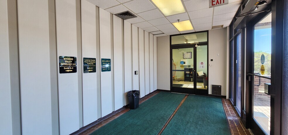 300 Laird St, Wilkes Barre, PA à louer - Photo intérieure - Image 3 de 4