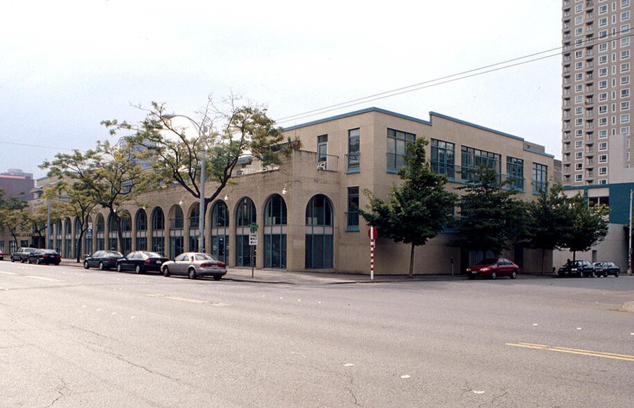 2505 3rd Ave, Seattle, WA à louer - Photo du bâtiment - Image 2 de 8