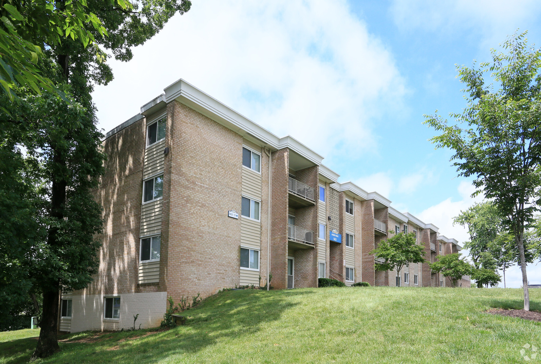 5635 Regency Park Ct, Suitland, MD à vendre Photo principale- Image 1 de 1