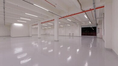 Industrial in Paris for lease Building Photo- Image 2 of 15