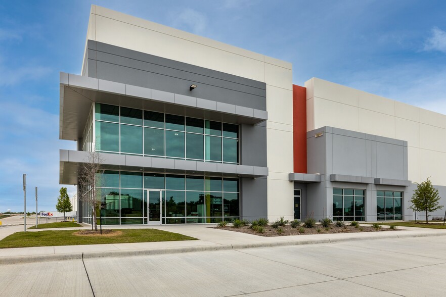 7500-7601 Oak Grove Rd, Fort Worth, TX for lease - Building Photo - Image 1 of 2