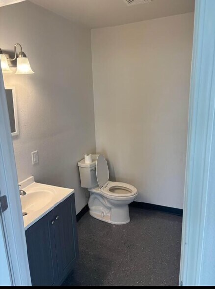 1300 W Saunders St, Mount Pleasant, IA à louer - Photo intérieure - Image 3 de 30