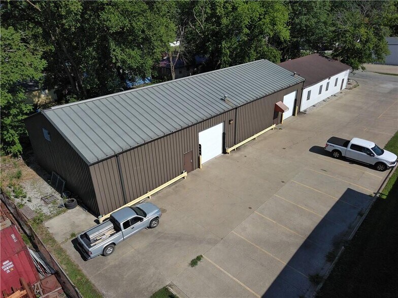2370 E Logan St, Decatur, IL for lease - Building Photo - Image 2 of 27