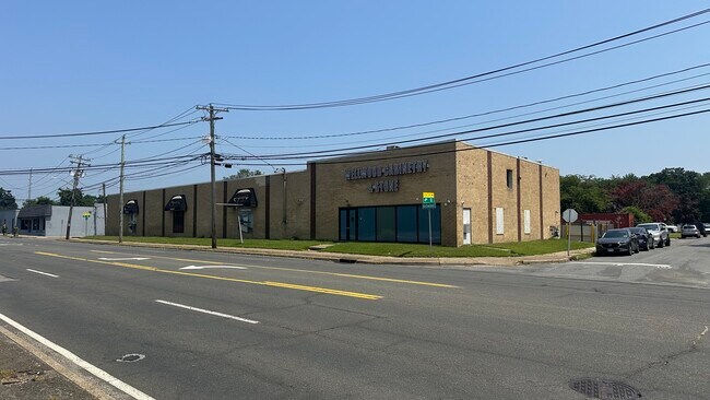 More details for 910 N Wellwood Ave, Lindenhurst, NY - Industrial for Lease