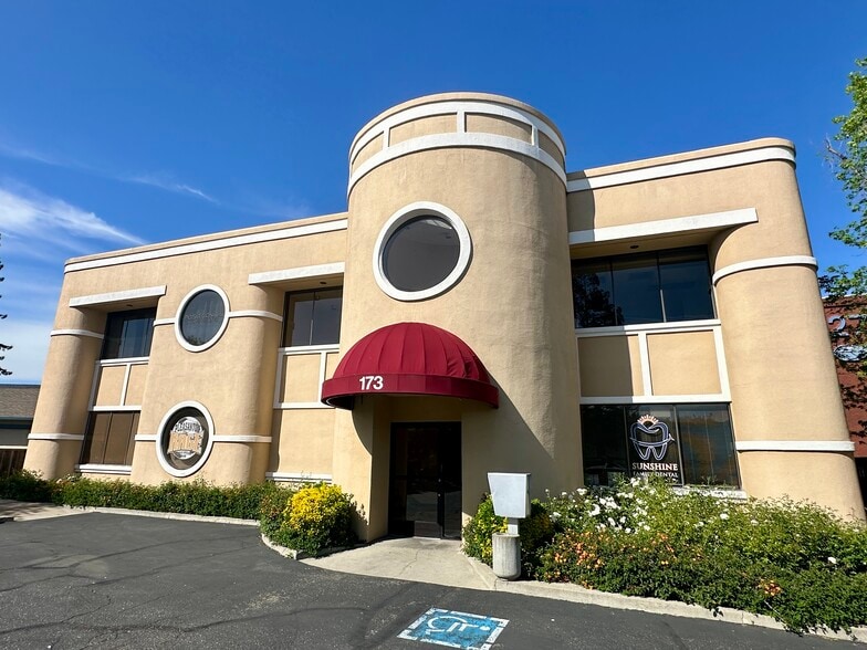 173 Spring St, Pleasanton, CA for lease - Building Photo - Image 2 of 4