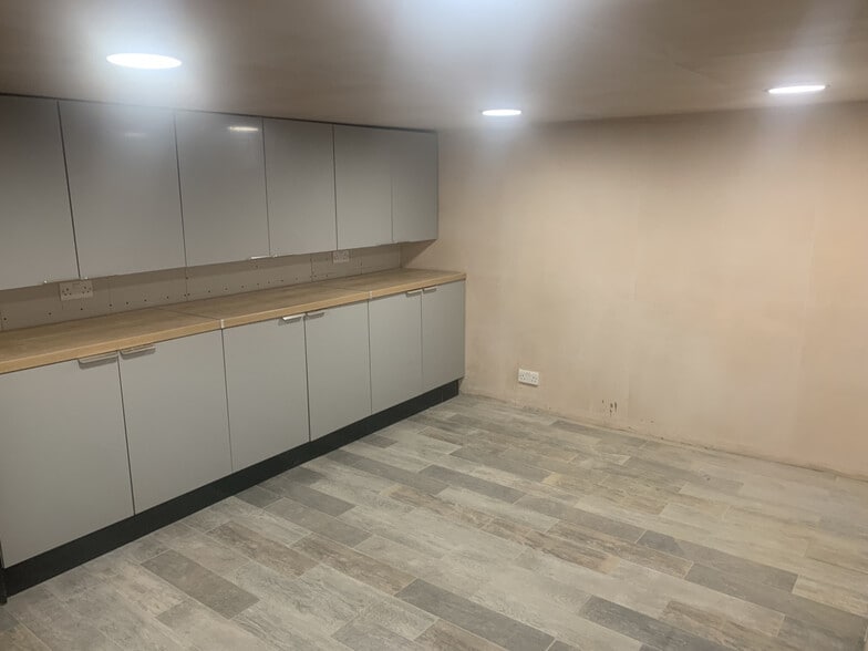 119 Bon Accord St, Aberdeen for sale - Interior Photo - Image 2 of 7