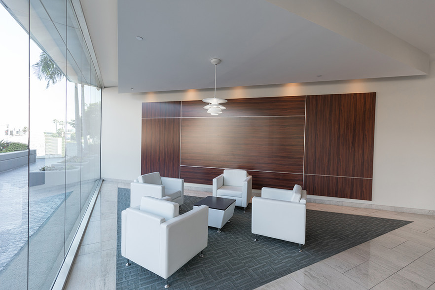 5150 E Pacific Coast Hwy, Long Beach, CA for lease - Lobby - Image 2 of 3