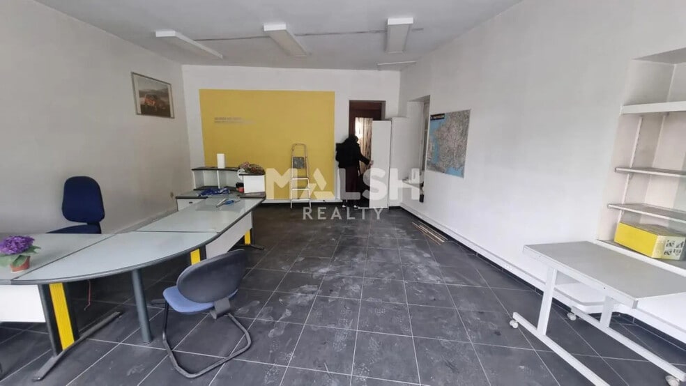 Office in OULLINS-PIERRE-BÉNITE for lease - Building Photo - Image 3 of 12
