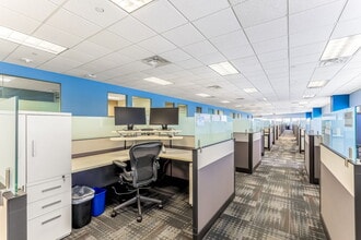 330 2nd Ave S, Minneapolis, MN for lease Building Photo- Image 2 of 22