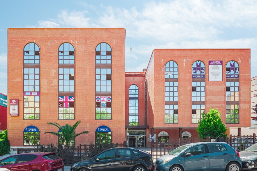 Office in Fuenlabrada, Madrid for sale - Primary Photo - Image 1 of 1