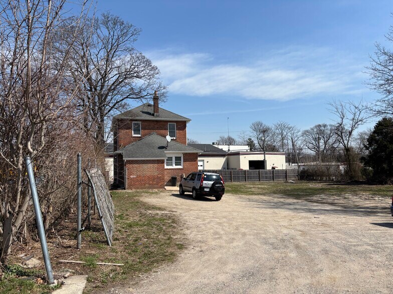 149 Depot Rd, Huntington Station, NY à vendre - Photo du bâtiment - Image 3 de 4