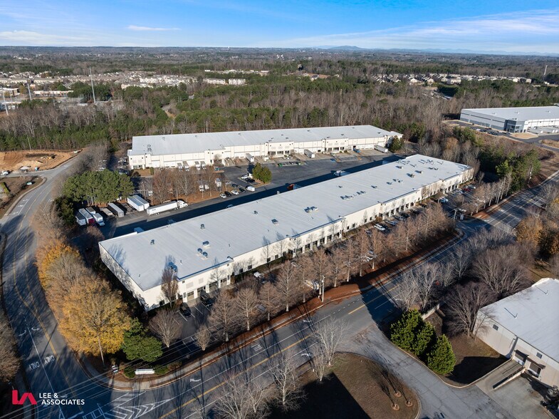 300 Brogdon Rd, Suwanee, GA à louer - Photo du bâtiment - Image 2 de 3