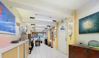 Plus de détails pour Multi-résidentiel à vendre