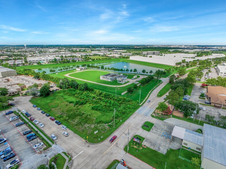 20915 Park Row Dr, Katy, TX à vendre - Photo du bâtiment - Image 2 de 6