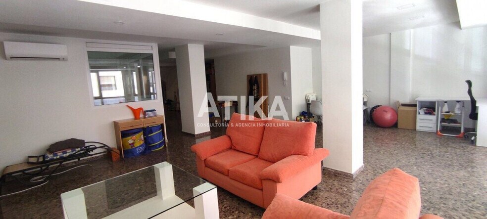 Commerce de détail dans València, Valencia à louer - Photo du bâtiment - Image 1 de 12