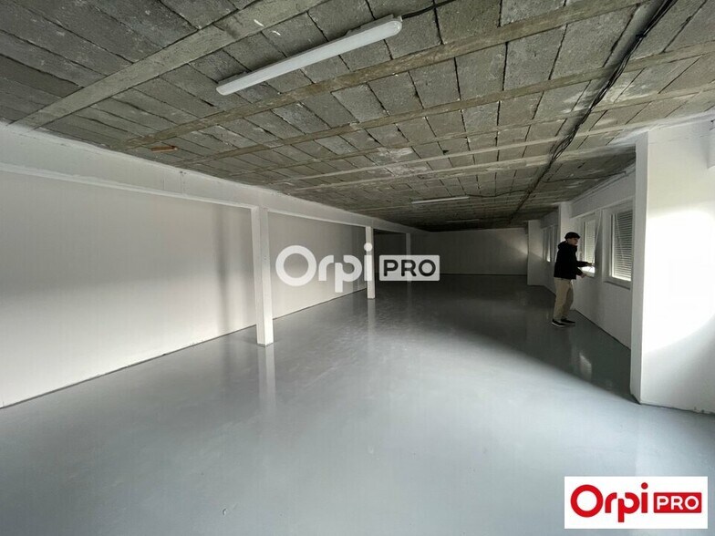 Industrial in Seclin for lease - Interior Photo - Image 3 of 7
