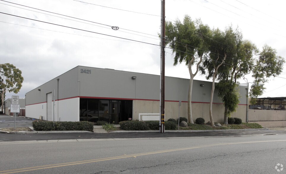 2421 S Susan St, Santa Ana, CA à louer - Photo du bâtiment - Image 2 de 7