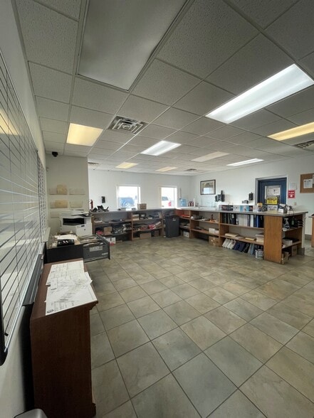 14207 Highway 2, Williston, ND à vendre - Photo intérieure - Image 3 de 12