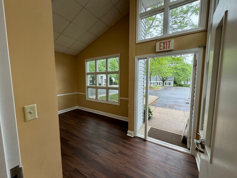 603A Omni Dr, Hillsborough, NJ à louer - Photo du bâtiment - Image 2 de 11