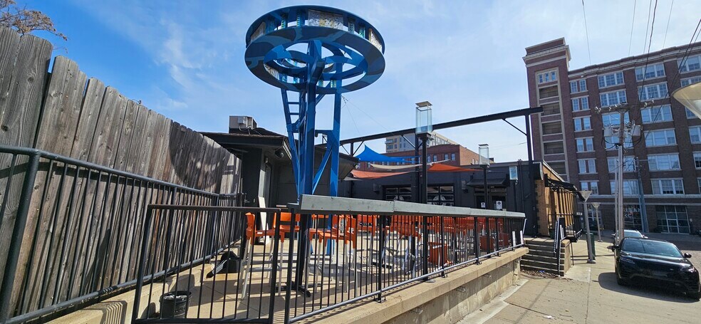 2030 Central St, Kansas City, MO for lease - Building Photo - Image 2 of 4