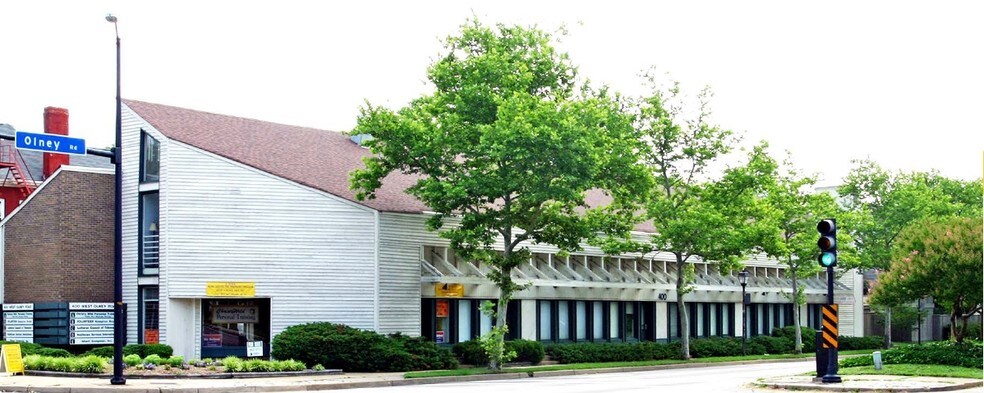 400 W Olney Rd, Norfolk, VA à louer - Photo du bâtiment - Image 1 de 4