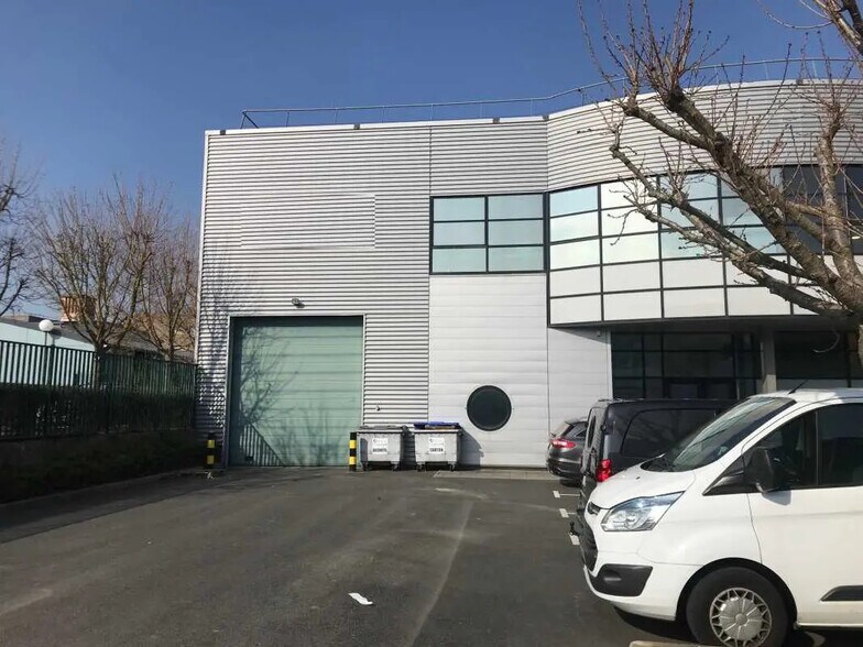 1 Rue Du Groupe Manouchian, Élancourt à louer - Photo principale - Image 2 de 6
