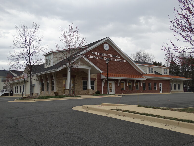 42660 Macauley Pl, Ashburn, VA for sale - Building Photo - Image 2 of 15