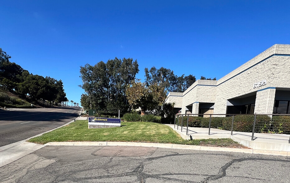 6150 Yarrow Dr, Carlsbad, CA for lease - Building Photo - Image 2 of 6