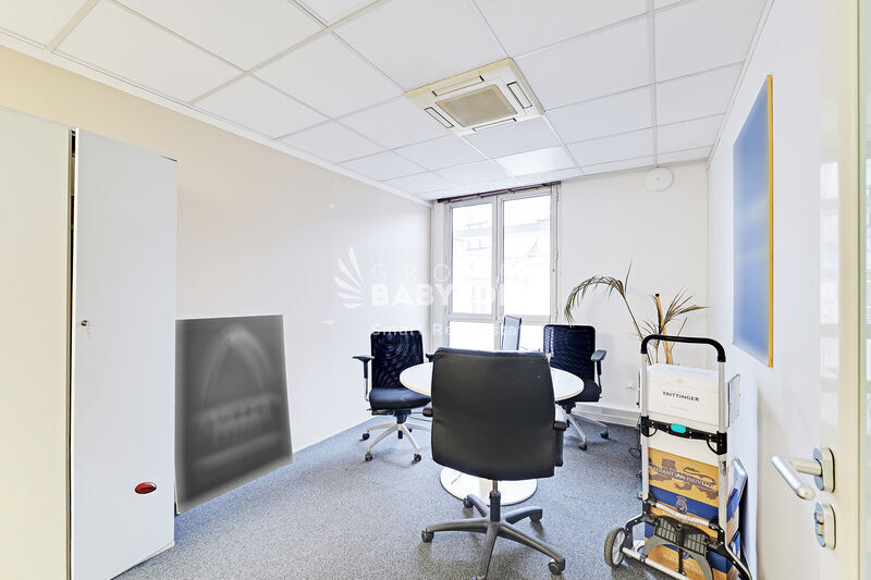 Office in Neuilly-sur-Seine for lease - Building Photo - Image 3 of 9
