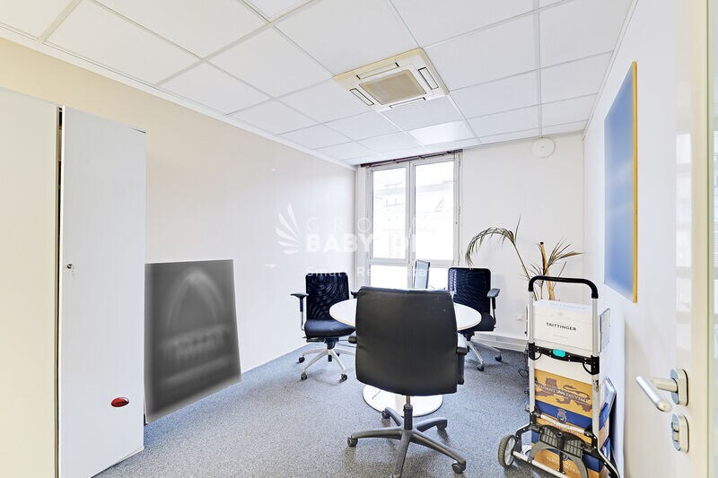 Bureau dans Neuilly-sur-Seine à louer - Photo du bâtiment - Image 3 de 9