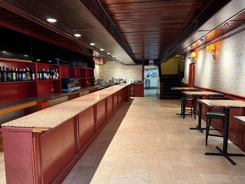 737-739 N La Salle Dr, Chicago, IL for lease - Building Photo - Image 3 of 19