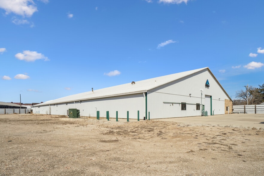410 Rath St, Waterloo, IA for lease - Building Photo - Image 2 of 22