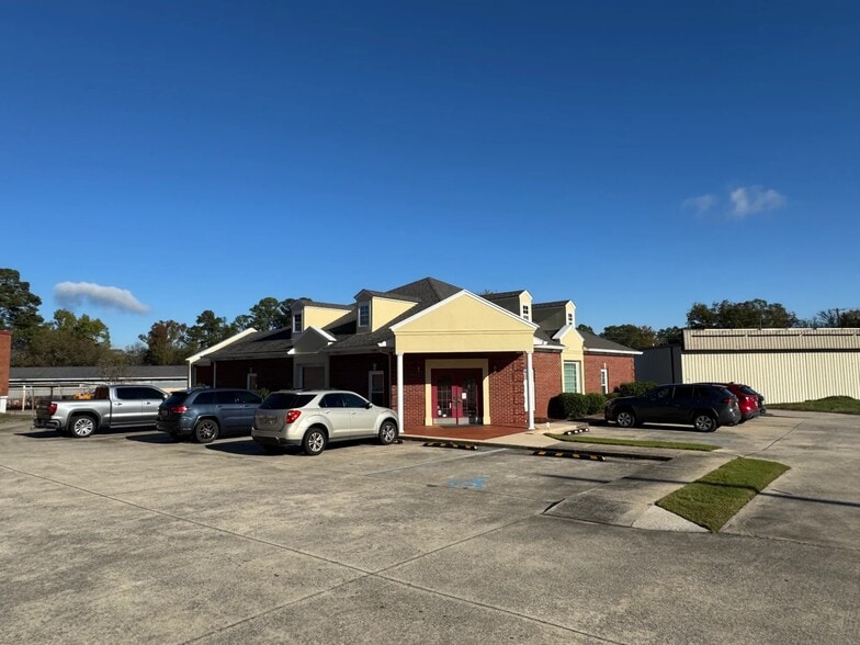 3166 Allison Bonnett Memorial Dr, Bessemer, AL for lease - Building Photo - Image 1 of 2