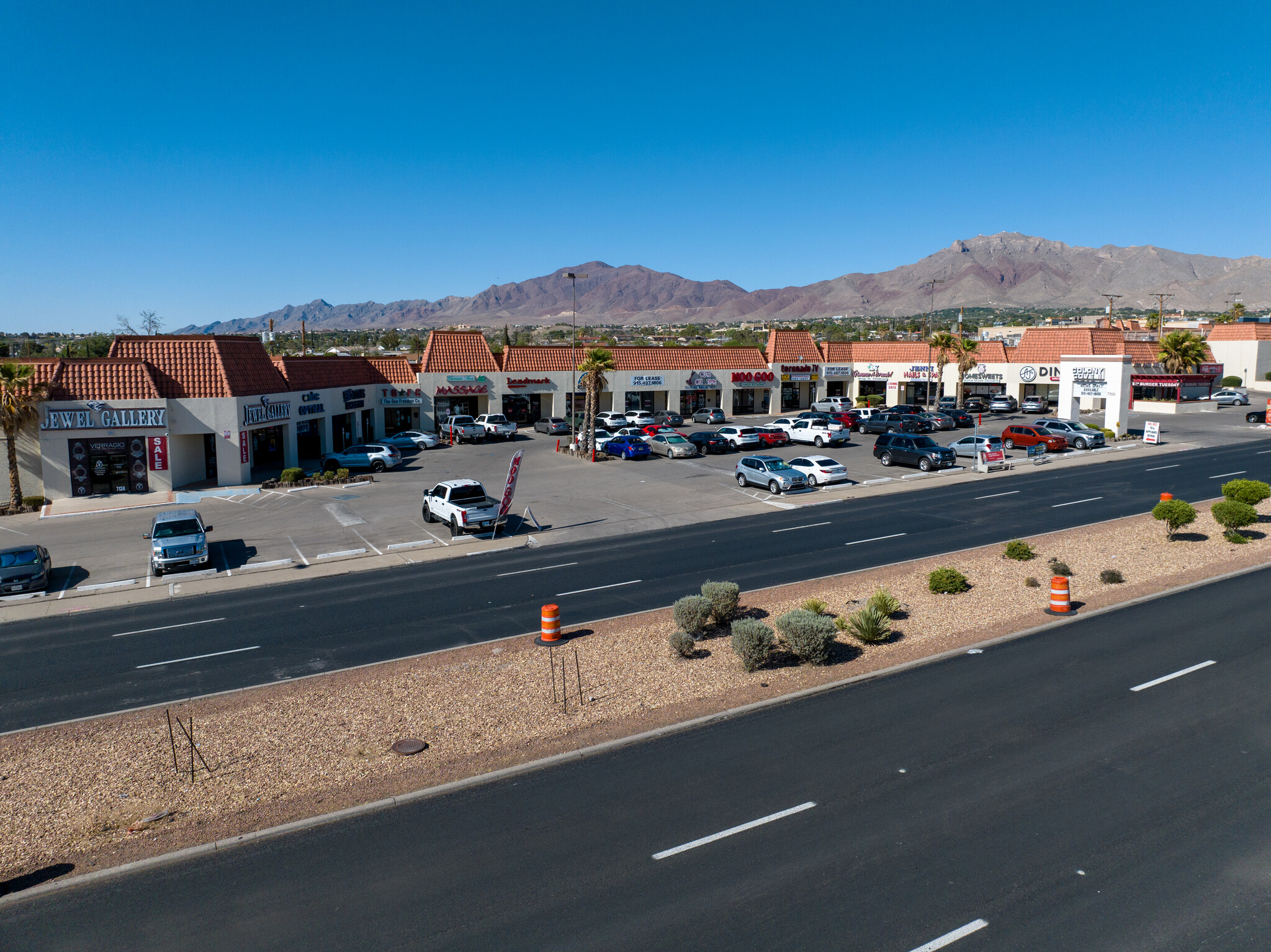 7100-7134 N Mesa St, El Paso, TX for lease Building Photo- Image 1 of 2