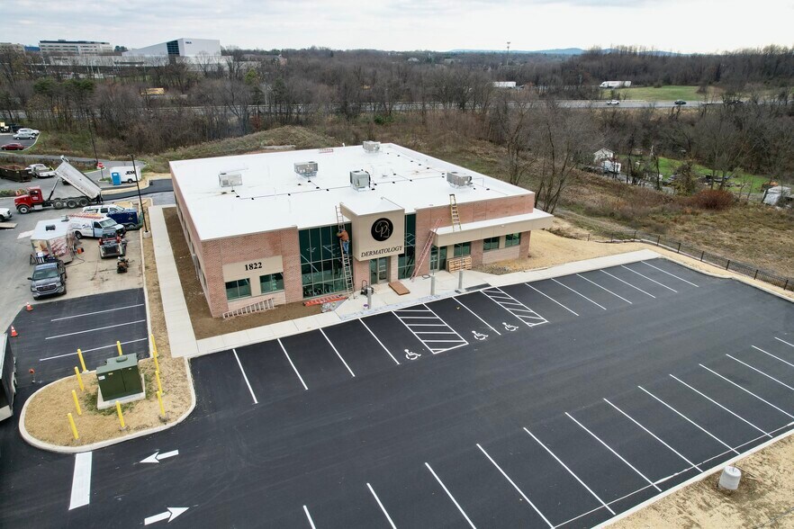 1822 Good Hope Rd, Enola, PA à vendre - Photo du bâtiment - Image 2 de 5
